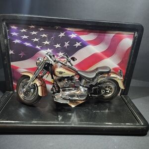 Franklin Mint Cruiser Motorcycle Model in Brown and Cream With Case